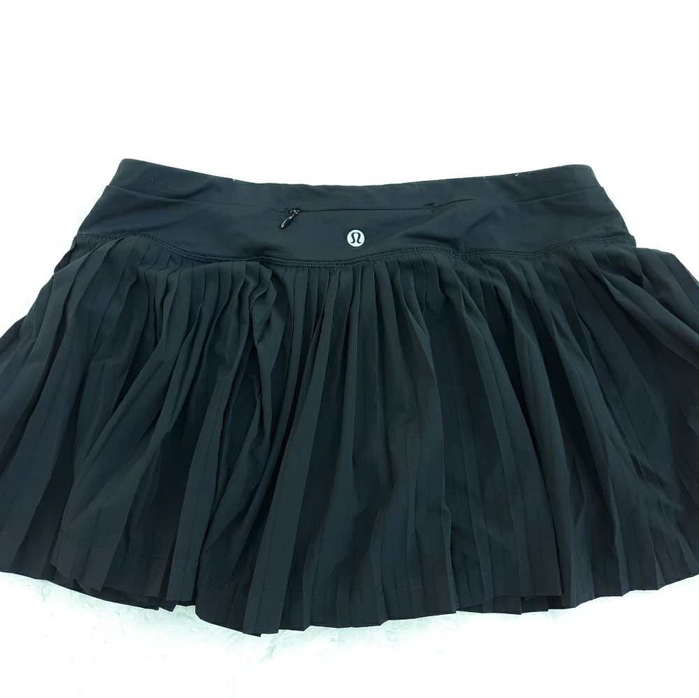 Lululemon black pleated tennis skort